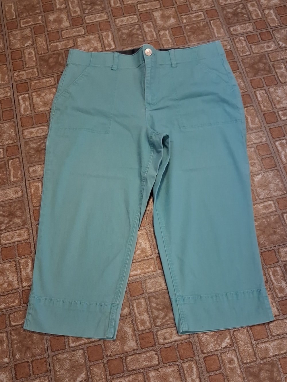 Gloria Vanderbilt Aqua Capris with Front Patch Pockets